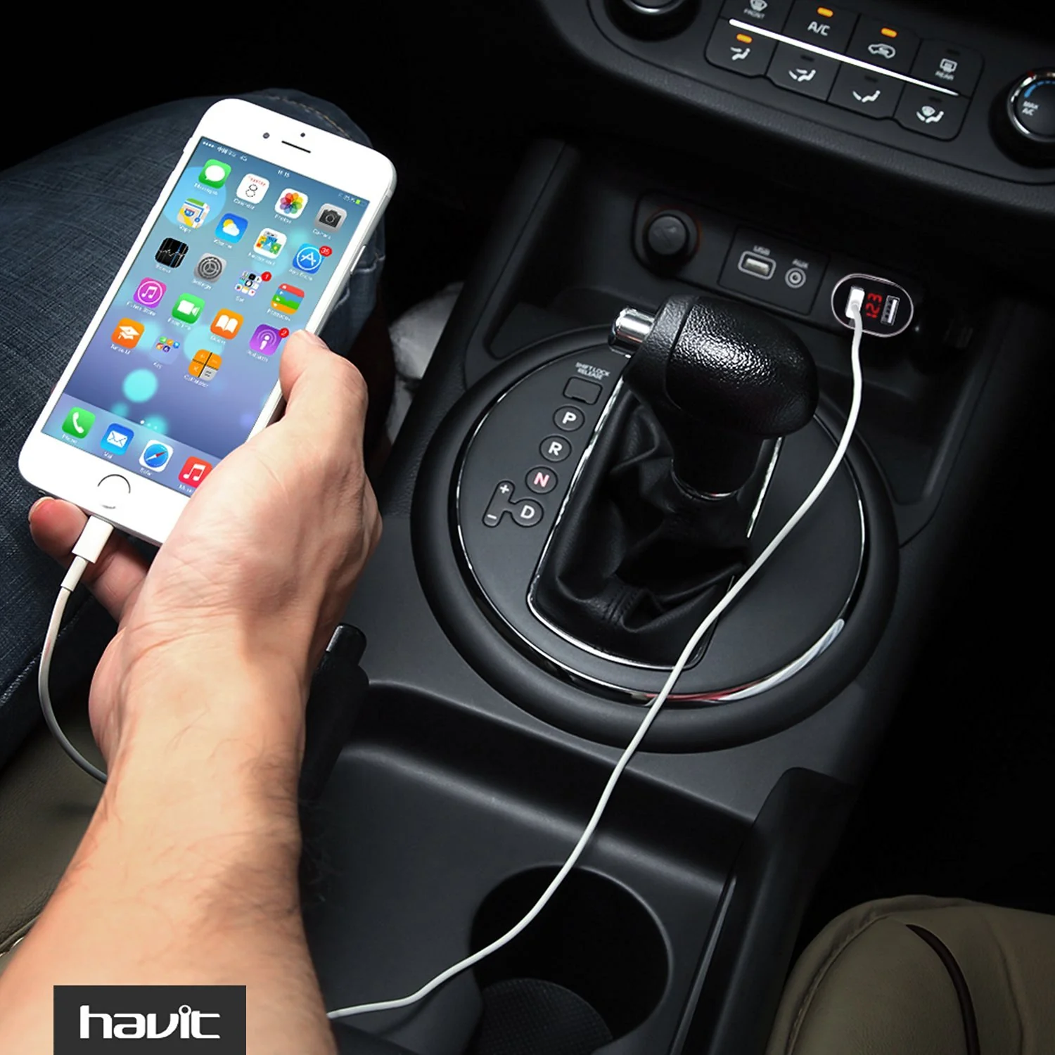 HAVIT HV-Q3 2.4A Car Charger, LED Voltage Display, Dual Smart Charging USB Ports - Image 3